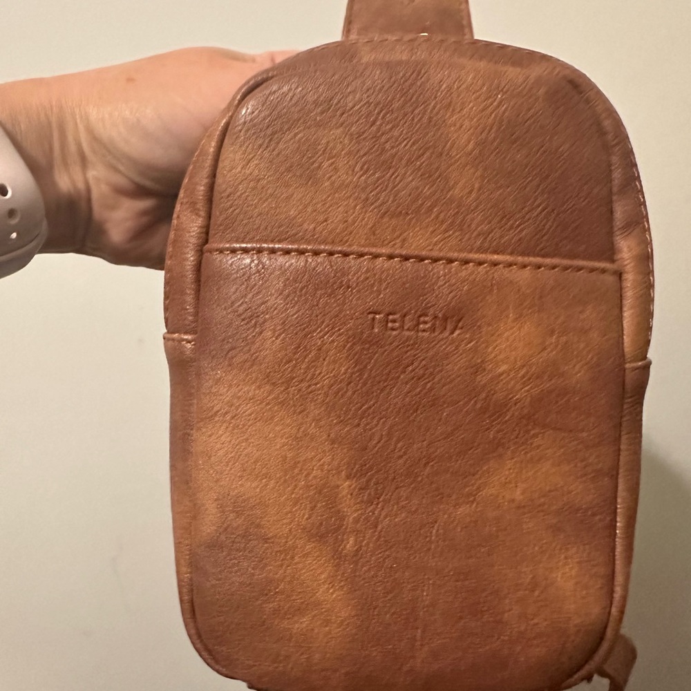 Brown Leather Crossbody Bag with Vintage Appeal